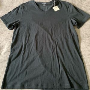 Club Monaco NWT men’s V Neck Tee Black Medium